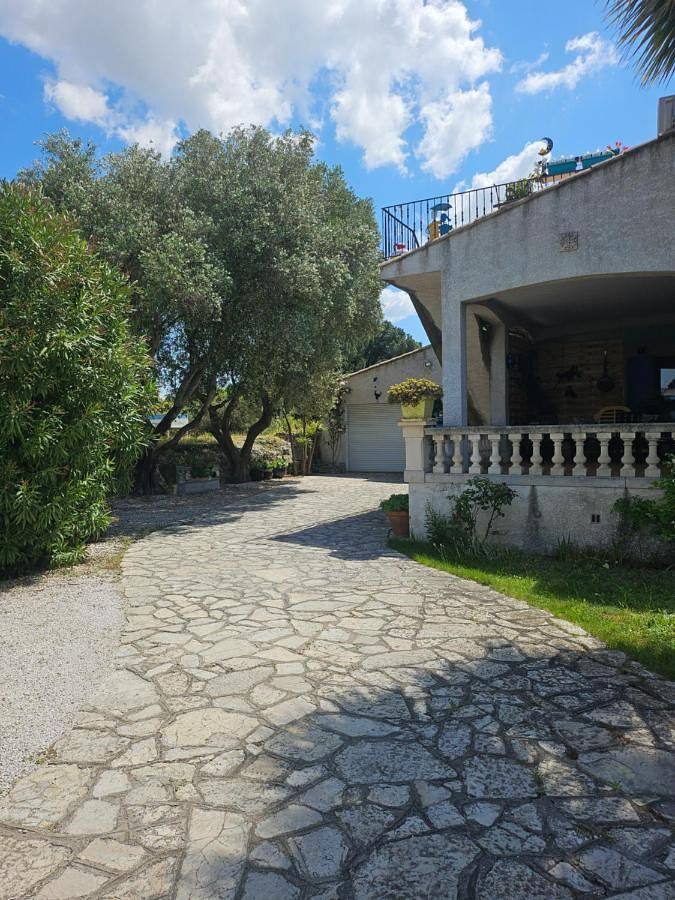 Location de vacances pour 8 personnes, avec piscine ainsi que jardin et terrasse, animaux acceptés à Lespignan - 4