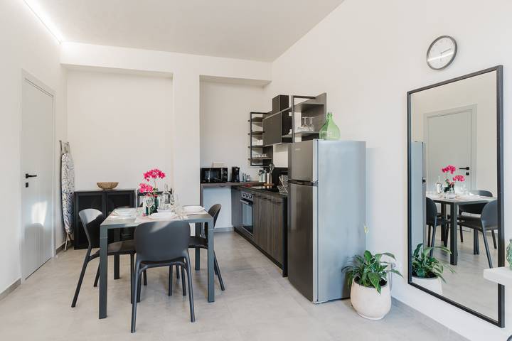 Entire apartment, Apartment 'Vento E Salsedine Grecale' with Private Garden, Wi-Fi and Air Conditioning in Marsala, Trapani Province