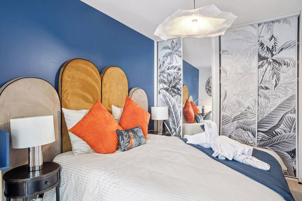 Entire apartment, Retro-chic elegance with terrace near the tramway in Saint-Priest, Rhône