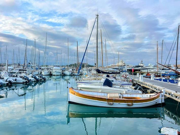 Gîte pour 5 personnes, avec vue et balcon dans Gare D Antibes