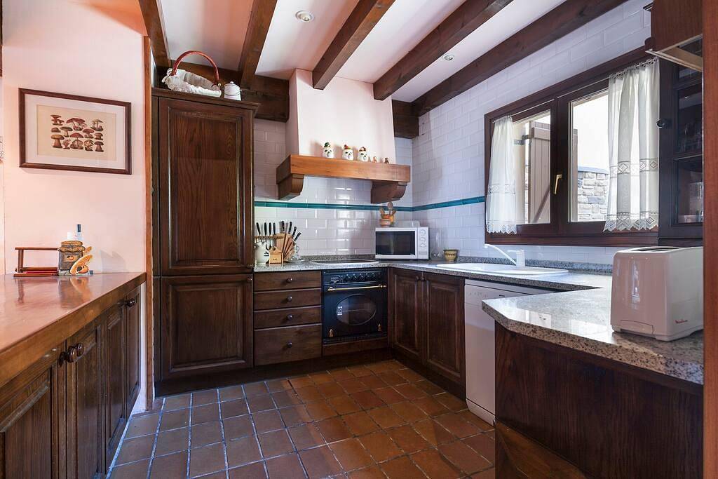 Entire apartment, Holiday apartment for 8 people with balcony/terrace in Baqueira, Naut Aran