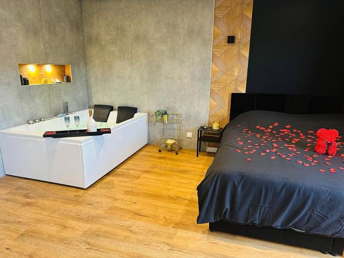 Gîte pour 2 personnes, avec jacuzzi et balcon à Clermont-Ferrand - 2