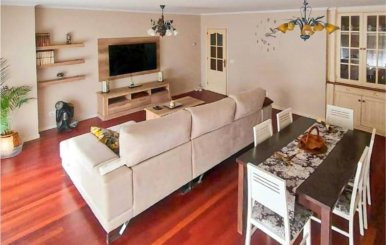 Ganze Ferienwohnung, Appartement mit Meerblick, Annehmlichkeiten und Strand in der Nähe in Moaña, Rías Baixas