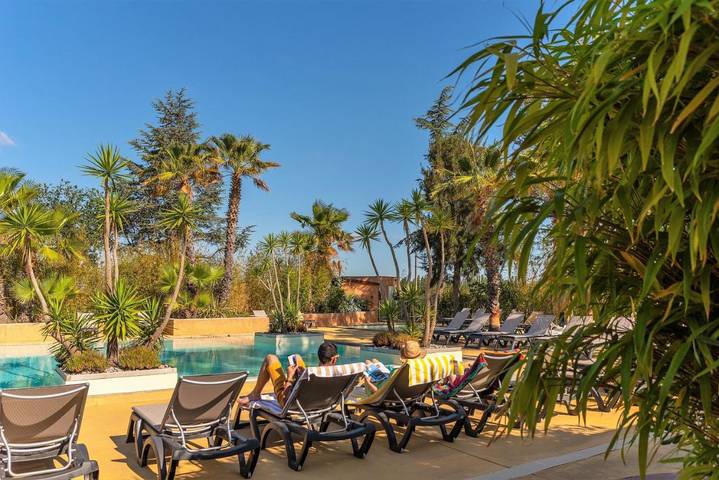 Appart’hôtel pour 4 personnes, avec Terrasse et Jardin ainsi que Bassin pour enfant et Piscine