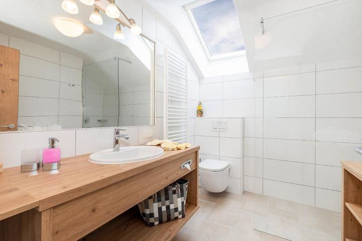Ferienwohnung für 6 Personen, mit Balkon und Whirlpool sowie Garten und Pool in Ainring - 3