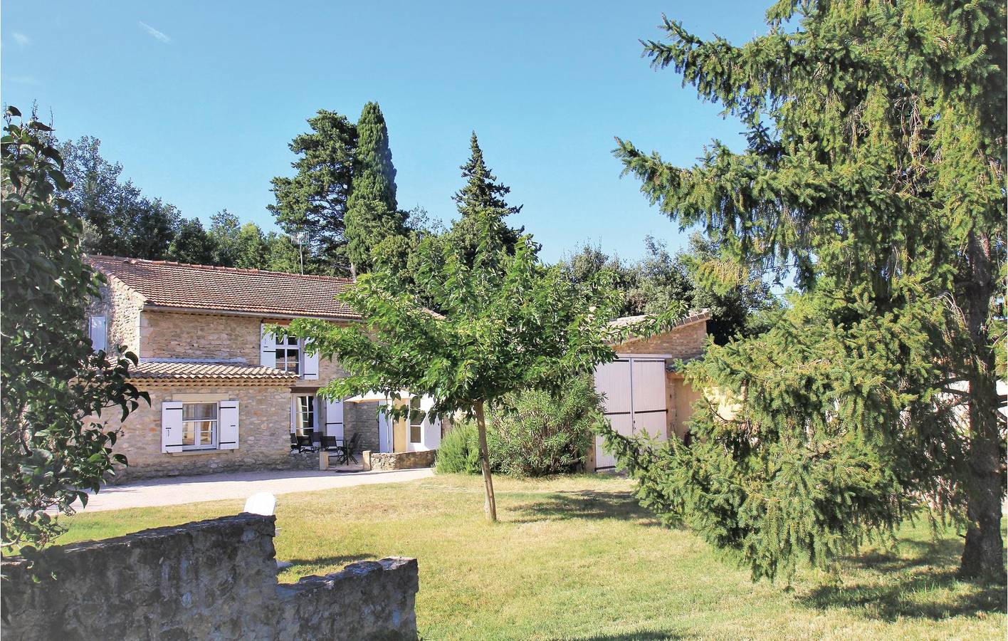Location de 150m2 : Piscine, Parking, Internet, 1.5km de Montségur in Montségur-sur-Lauzon, Région de nyons