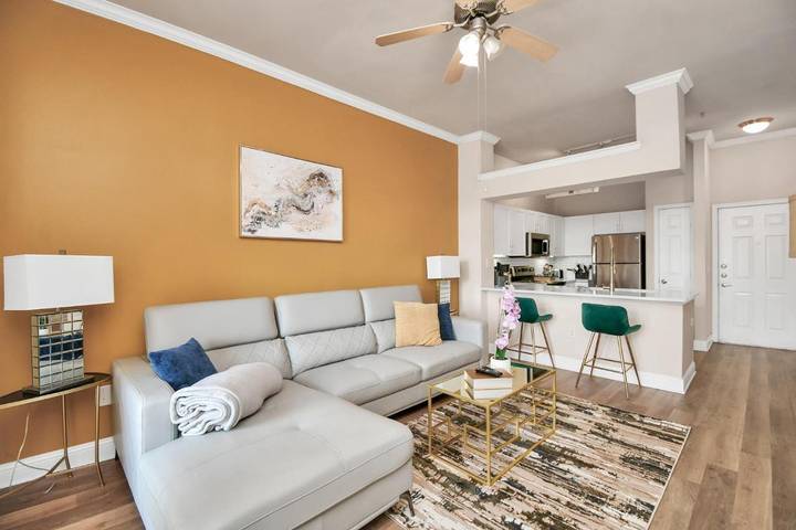 Ferienwohnung für 2 Personen, mit Ausblick und Pool sowie Balkon in Houston