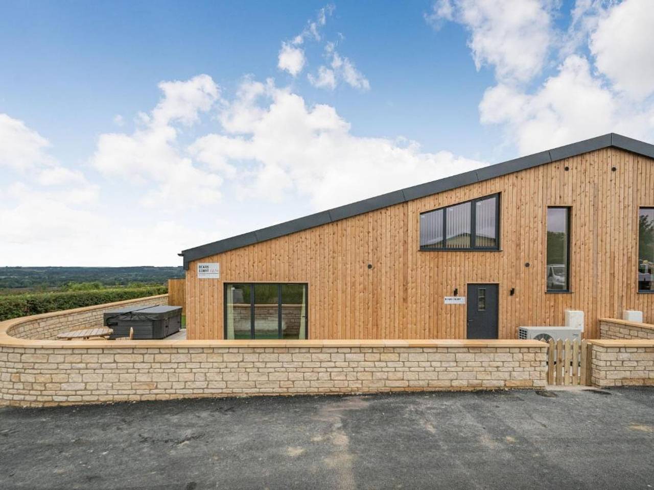 Little Rissington - Barn One in Bourton-on-the-Water, Gloucestershire