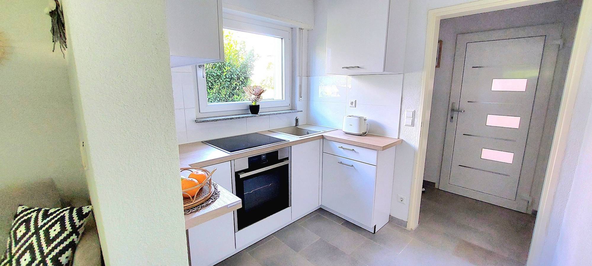 Ganze Wohnung, Ferienwohnung 'Anna' mit privater Terrasse und Gemeinschaftsgarten in Gaienhofen, Untersee