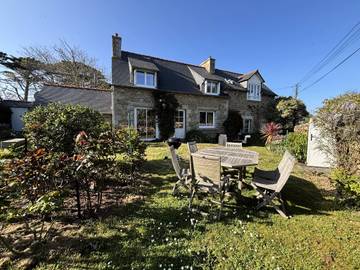 Gîte pour 7 personnes, avec vue et jardin dans Plage des Dunes (Penvénan)