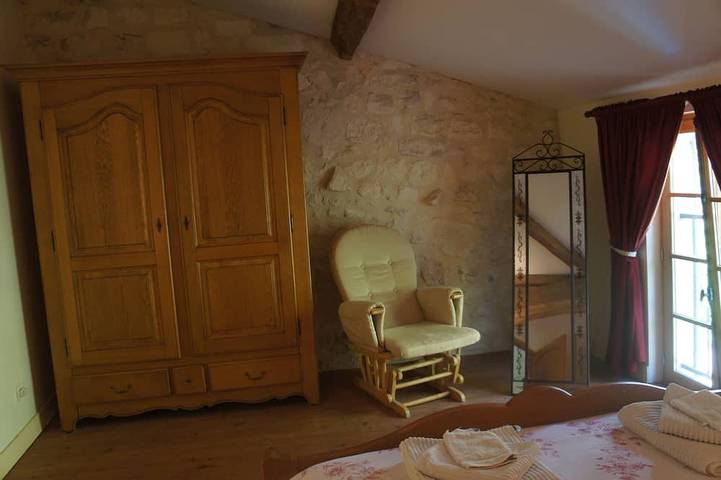 Gîte pour 6 personnes, avec jardin ainsi que piscine et jacuzzi, animaux acceptés à Pons - 3