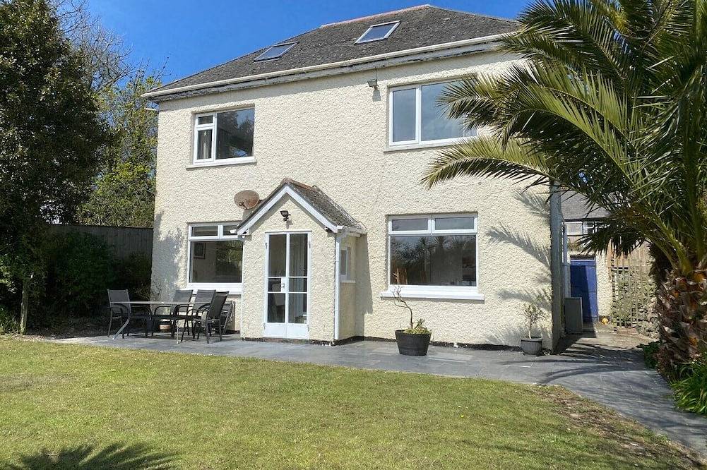 Holiday Rental for 8 People in Hayle, Cornwall