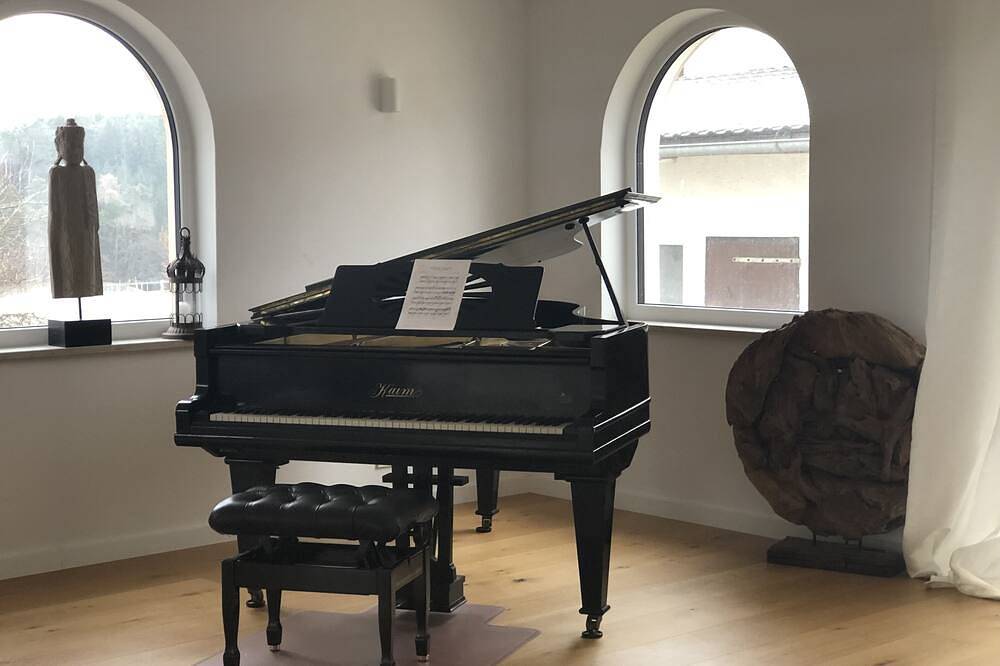 Luxuriöse Landvilla eingebettet in einen Reiterhof am Berg mit toller Weitsicht in Pfaffenhofen an der Ilm, Hopfenland Hallertau