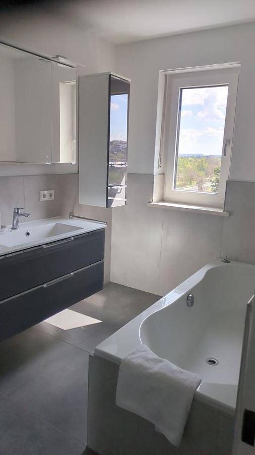 Ferienwohnung für 3 Personen, mit Balkon und Terrasse sowie Ausblick in Lappersdorf - 3