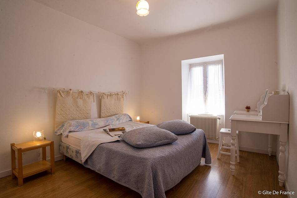 Les hirondelles in Murol, Parque Natural Regional Volcans d'Auvergne