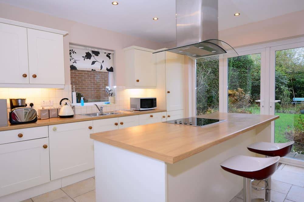 Schönes Haus mit einem gepflegten Garten und ist komplett zu Hause und ein Zuhause in Belfast, Grafschaft Antrim