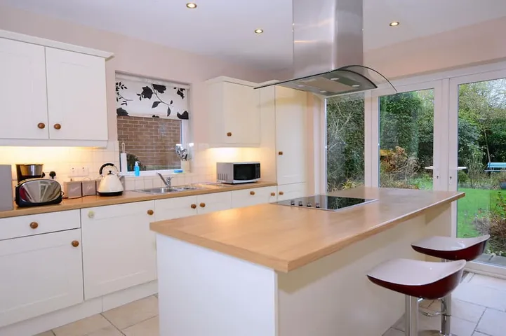 Lovely house with a mature garden and is fully serviced and a home from home in Belfast, County Antrim