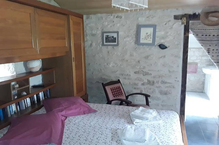 Location de vacances pour 2 personnes, avec terrasse ainsi que jardin et jacuzzi, animaux acceptés à Lauzerte - 2