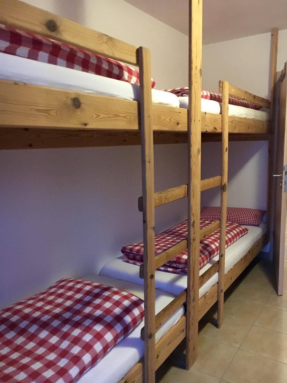Ganze Ferienwohnung, Hostel Zimmer mit 6 Betten in Haiming, Tiroler Oberland