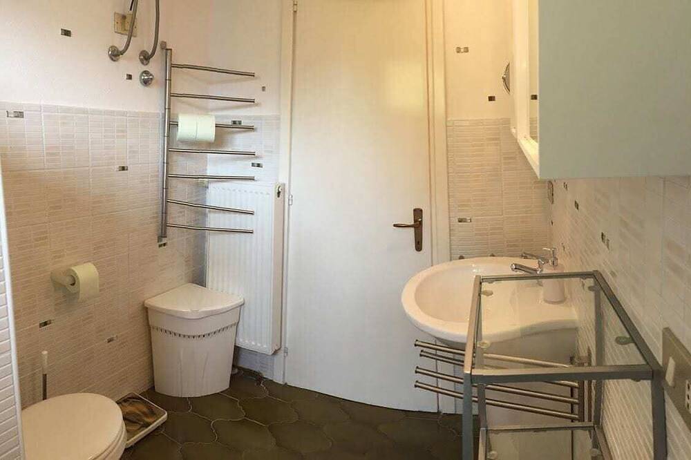 Appartamento intero, Pandora 1 lake view apt. in residence with pool in Maccagno, Maccagno con Pino e Veddasca