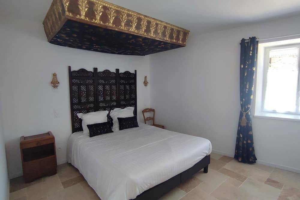 Old chapel 3km from the bay of Mont Saint Michel, exceptional garden in Ardevon, Pontorson