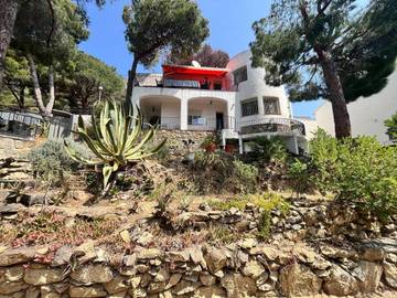 Chalet pour 9 personnes, avec balcon ainsi que vue et jardin à Roses