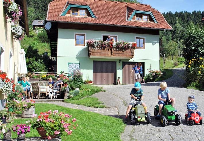 Ferienhaus für 5 Personen, mit Terrasse und Garten sowie Sauna und Ausblick
