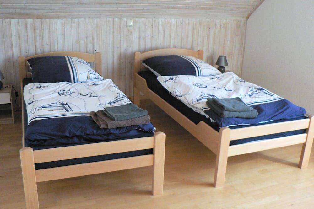 Ganze Wohnung, Geräumige Wohnung in ruhiger Lage in Weddingstedt, Heide und Umgebung