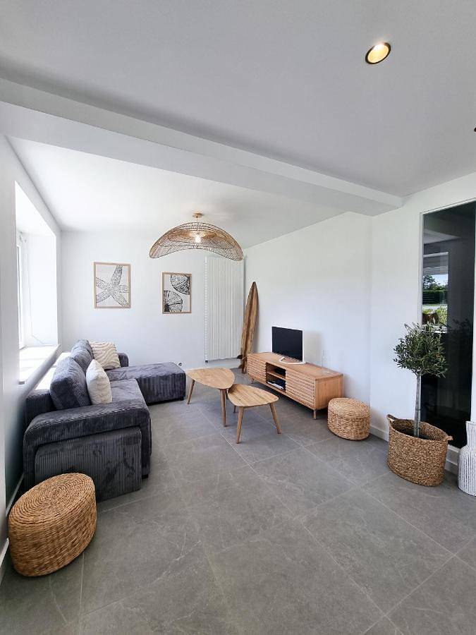 Five-Bedroom House in Saint-Jean-Trolimon, Région de Quimper