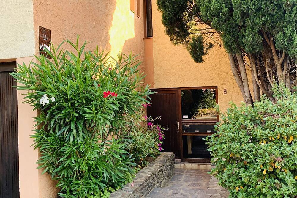 Apartamento entero, Apartamento 2 'Centro y Playa con terraza completamente reformado en 2019 in La Côte Vermeille, Colliure