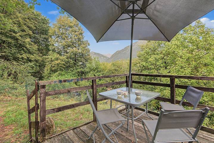 Glamping C Selva Tenda Quercia with Bbq, Shared Pool, and Wi-Fi in Bene Lario, Como Provnisen