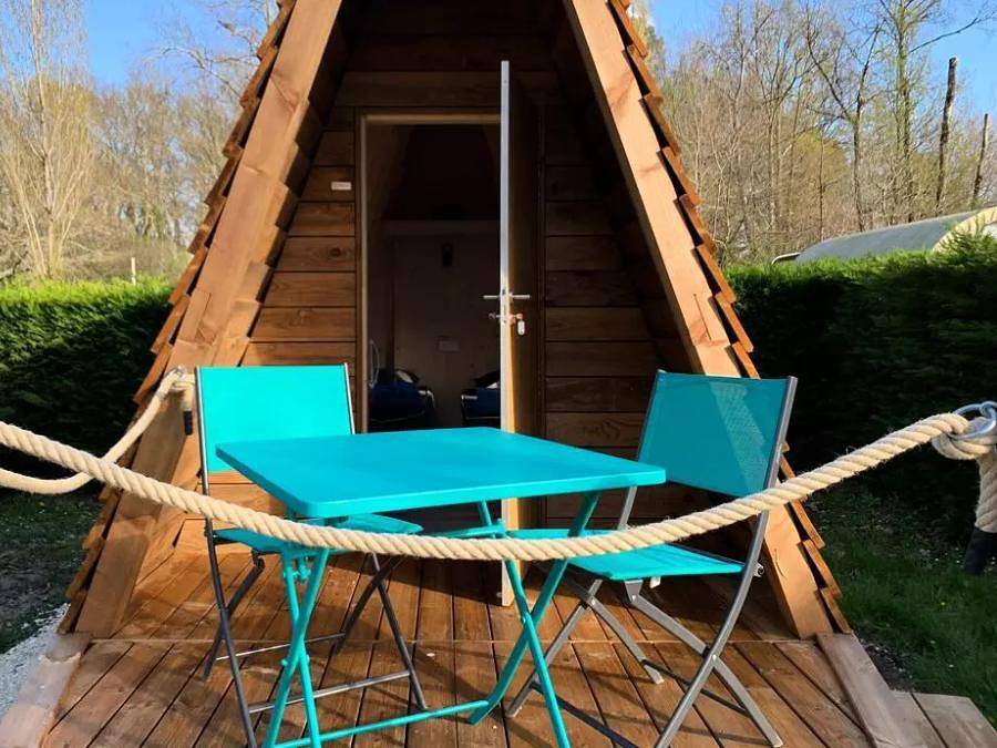 Camping Bel-Air - Hébergement 2 personnes - La Hutte 2 personnes Sans Sanitaire in Cénac, Région de Bordeaux
