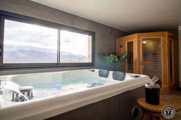 Gîte pour 4 personnes, avec jardin et terrasse ainsi que jacuzzi et sauna dans l' Ariège