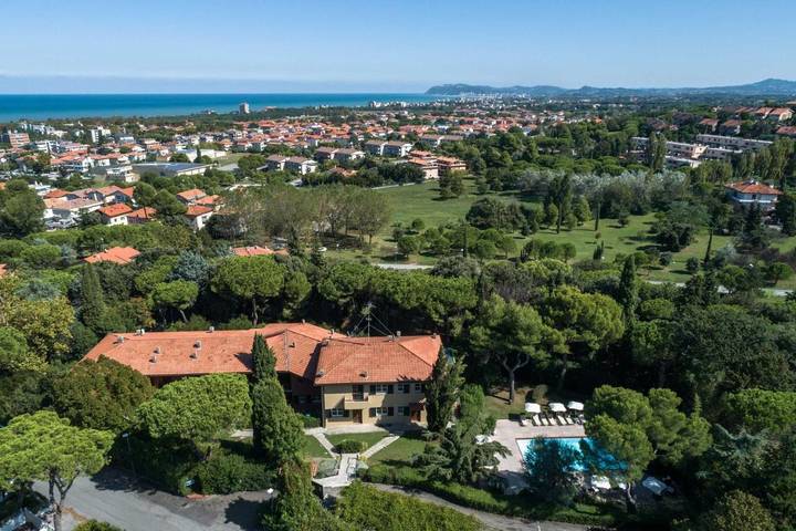 Ferienhaus für 2 Personen, mit Terrasse und Garten sowie Pool in Riccione