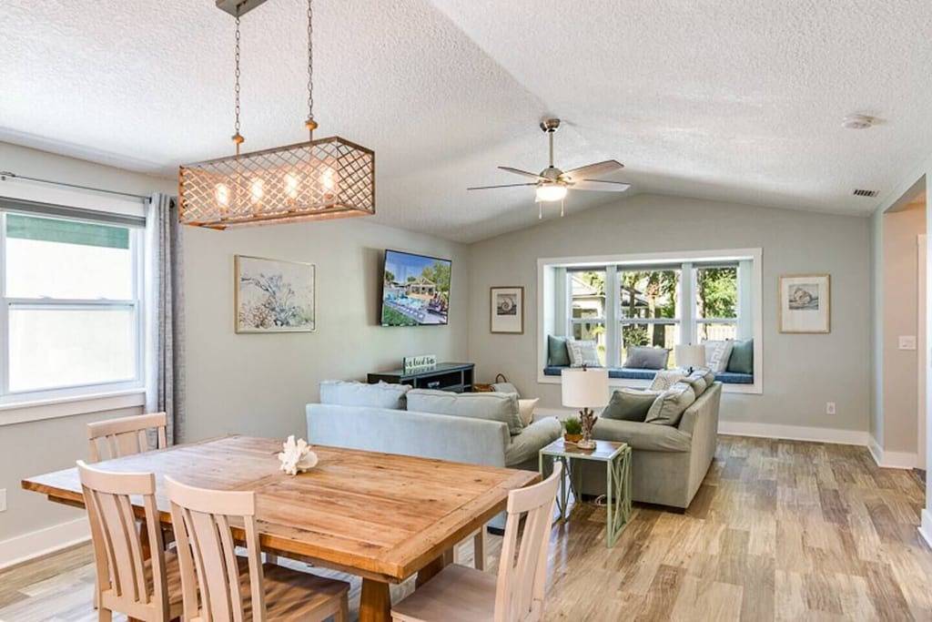 Stunning Back Patio & Heated Pool in Jacksonville Beach, Duval County