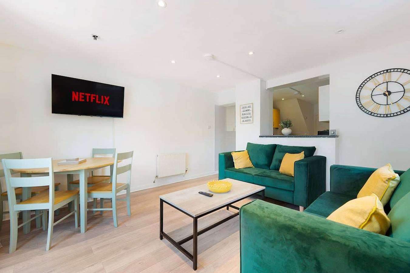 5 Bedroom in Newton Drive With Free Street Parking in Durham, Comté de Durham