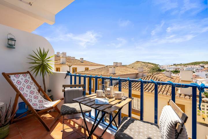 Ganze Wohnung, Ferienwohnung 'Indie' mit Gemeinschaftspool, Balkon und Wi-Fi in Praia do Burgau, Budens