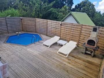 Maison de vacances pour 4 personnes, avec piscine ainsi que vue et terrasse, animaux acceptés en Martinique