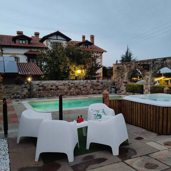 Maison d’hôte pour 2 personnes, avec Terrasse et Jacuzzi ainsi que Jardin et Piscine dans Cantabrie