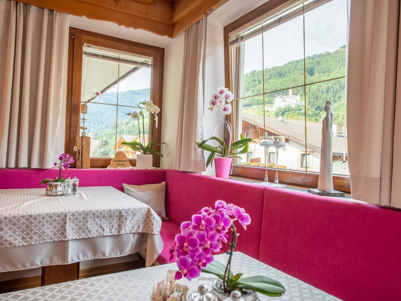 Ganze Ferienwohnung, Garni Appartements Almrausch - Komfortzimmer Burgeis in Burgeis, Mals