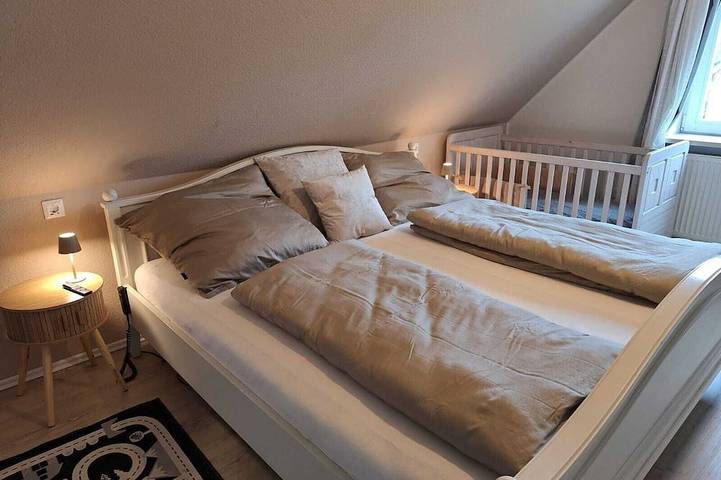 Ganze Wohnung, Moderne, kinderfreundliche Ferienwohnung unweit der Nordsee in Langenhorn, Nordfriesland