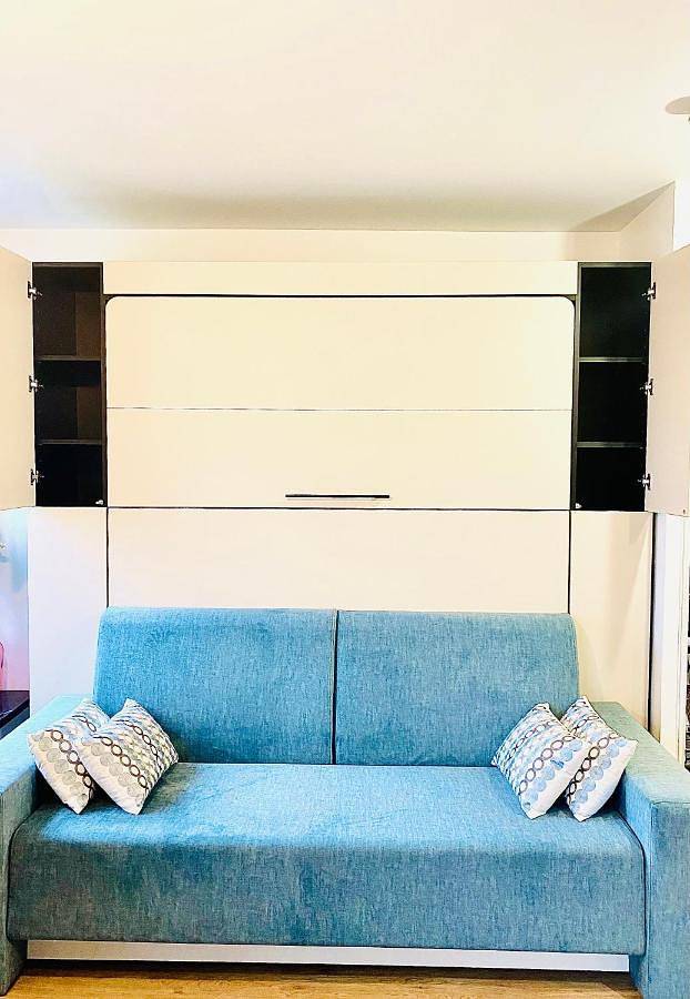 Appartement entier, Studio Apartment in Pontoise, Val-d'Oise