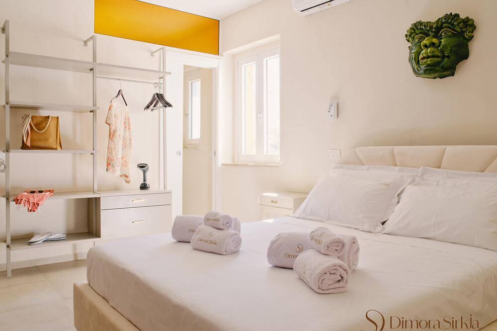 Sicilian Luxury for Families, 3 Minutes from the Sea and the Unesco Cathedral. in Cefalù, Cefalù (Municipality)