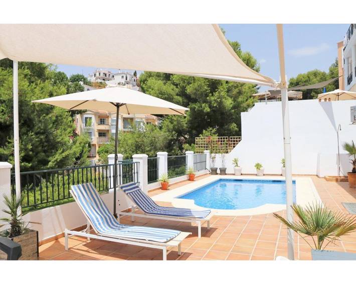 Entire apartment, Holiday Apartment with Private Pool near the Beach with 2 Terraces and Wi-Fi in Playa de Burriana, Nerja