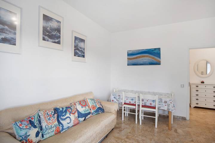 Appartamento intero, Appartamento 'Mary 43 6' con terrazza privata, balcone e Wi-Fi in Albenga, Riviera di Ponente