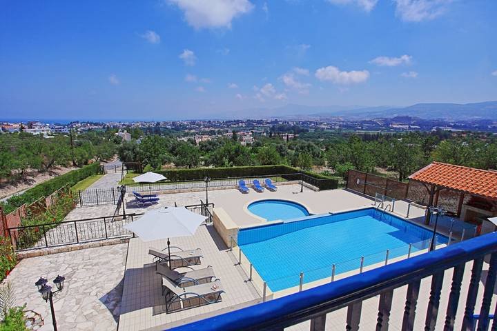 Villa voor 9 personen met tuin in Πόλις Χρυσοχούς, Zuid Cyprus