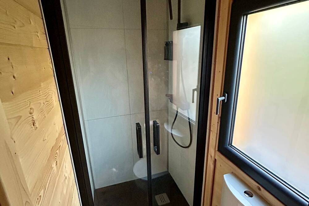 Evasion cosy dans un petit chalet 🏠 avec jacuzzi extérieur ! in Eslettes, Région de Rouen