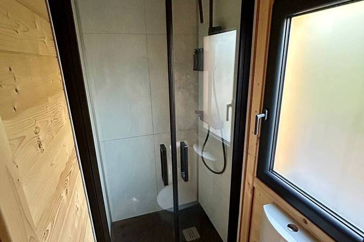 Evasion cosy dans un petit chalet 🏠 avec jacuzzi extérieur ! in Eslettes, Région de Rouen