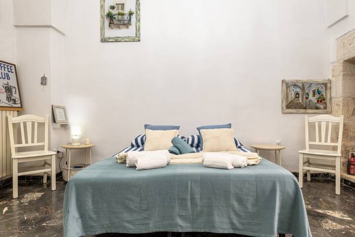 Entire apartment, Apartment 'Ghenos' with Wi-Fi and Air Conditioning in Ostuni, Salento