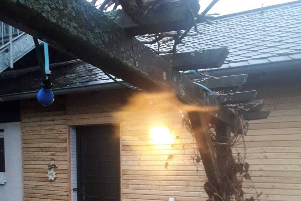 Ganze Wohnung, Liebevoll eingerichtetes Ferienhaus, ruhige Lage mit Garten und Grillmöglichkeit in Beuren (Eifel), Cochem-Zell